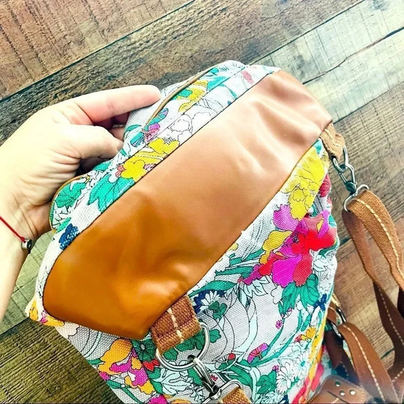 Sakroots Artist Circle Convertible Crossbody/Backpack - Picture 6 of 12